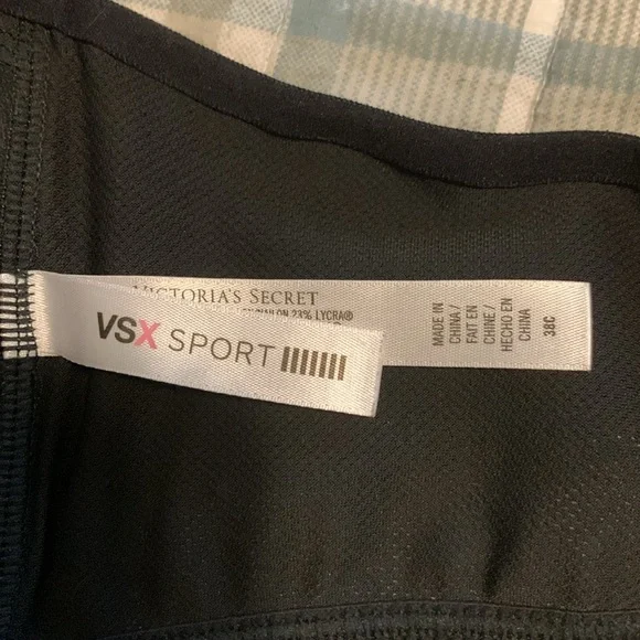 Victoria Secrets sports bra 38C - Picture 2 of 5